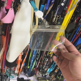 Lanyards bedrucken | Individuelle Schlüsselbänder mit L...